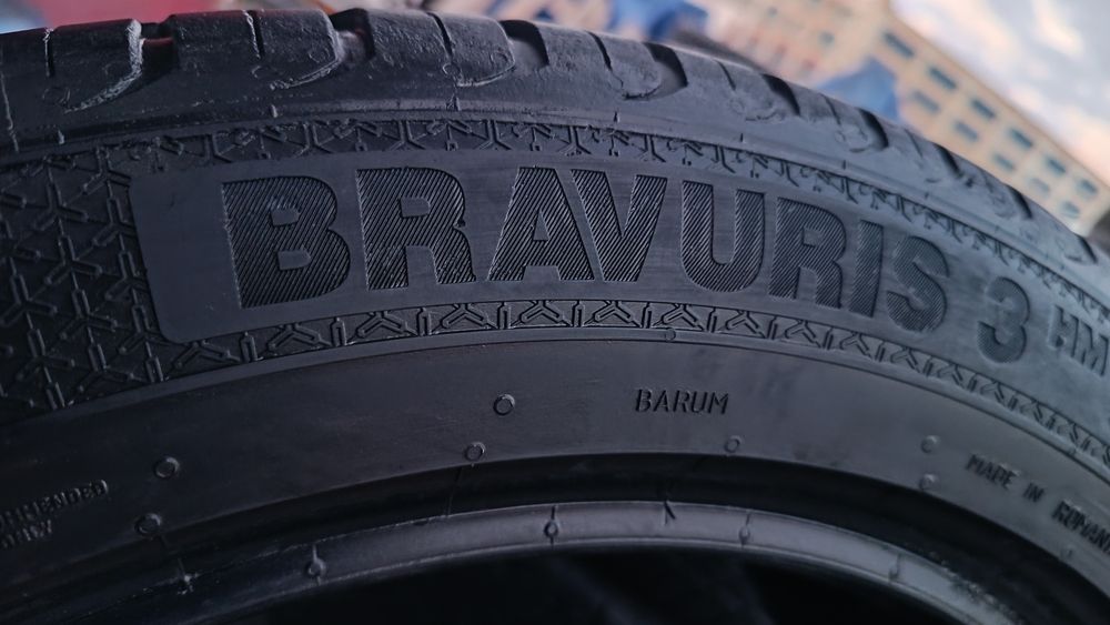 225/50/17 Barum .