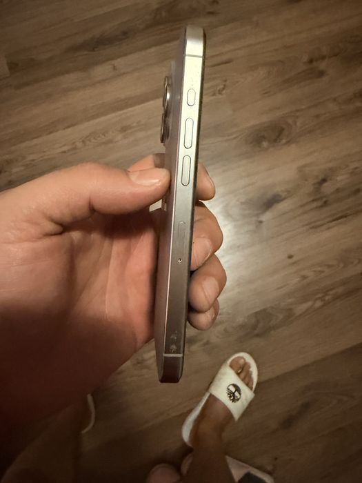 Продавам Iphone 15 pro 256gb