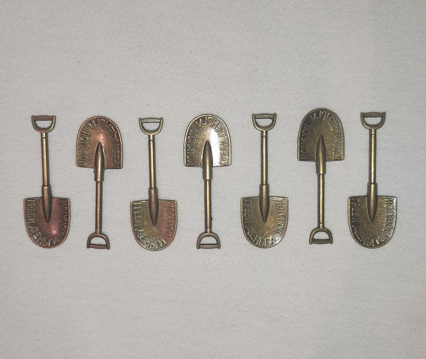 Продам брелок - лопатка