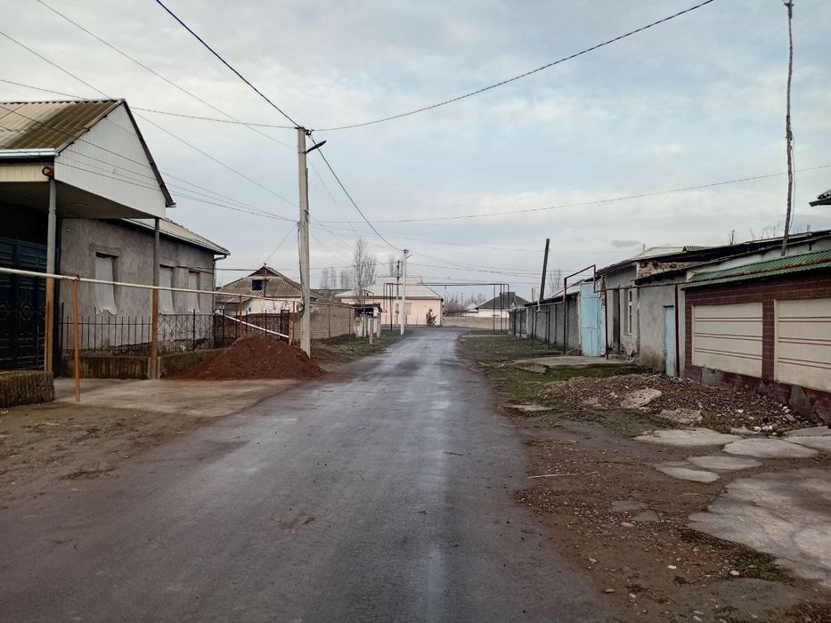 Uy sotiladi jami maidoni 14 sotik