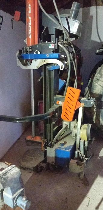 Spărgător 22t cu troliu in stare că nou