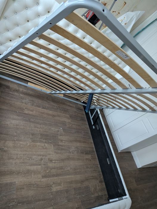 Прлдам кровать 2х2м