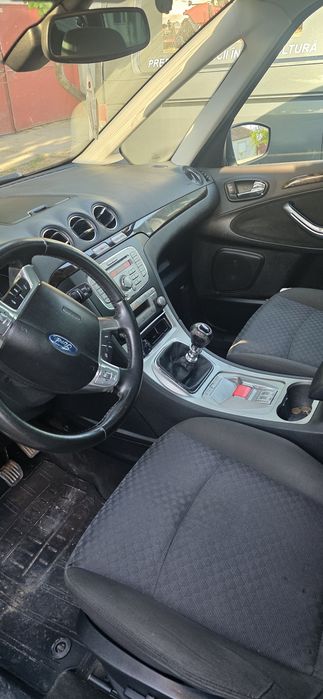 Vând Ford Galaxy