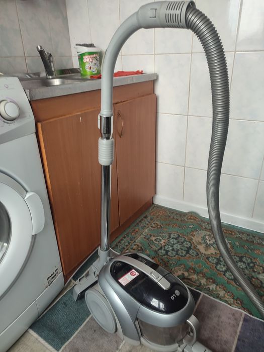 Пылесос LG 180 V