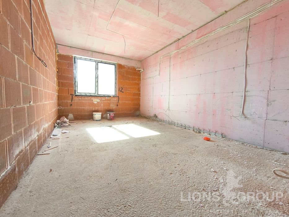 Продава се Тристаен апартамент в Варна, Изгрев - 115 кв.м за 697 €/кв.м - Снимка #2