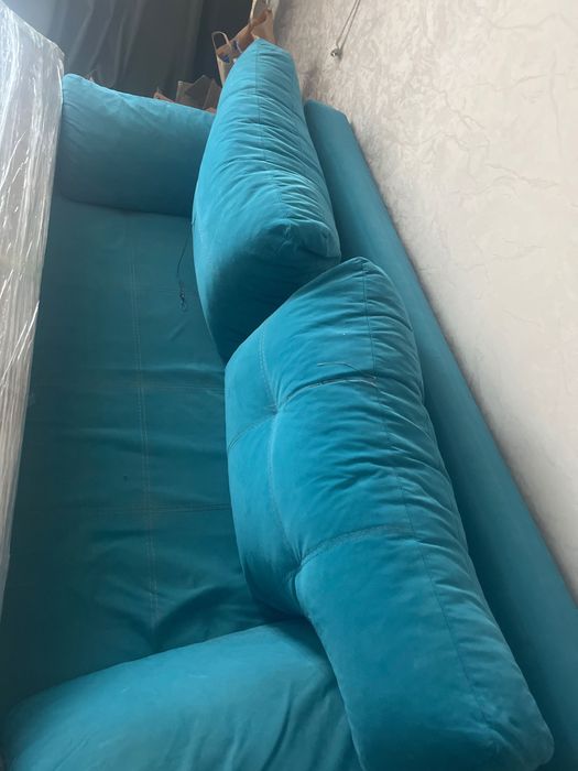 Продам диван. Бирюзового цвета