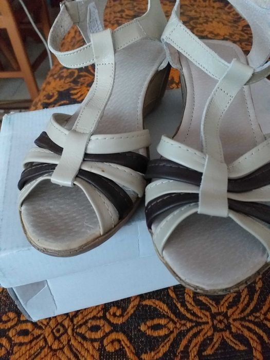 Продавам изгодно 4 чифта нови и запазени дамски кожени обувки №37