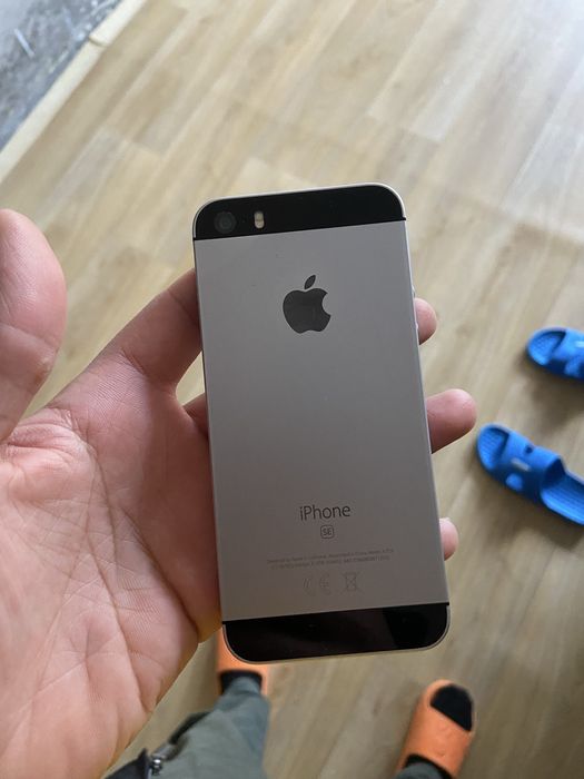 Продам Iphone SE состояние как новый