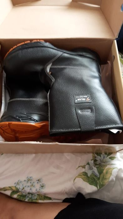 Комбинизон 20000,  етік 17000