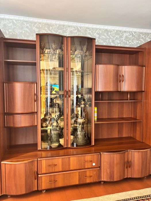 Продаётся стенка шкаф для гостиной