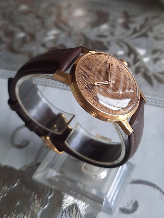 Позолоченные часы Победа