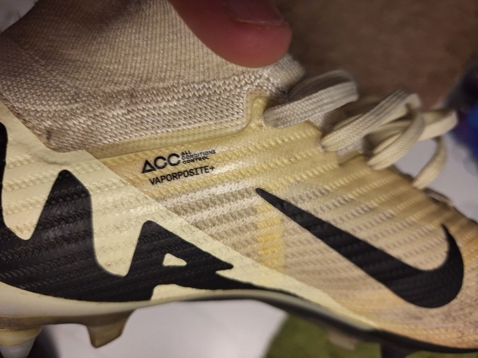 Vând ghete de fotbal profesionale(elite)