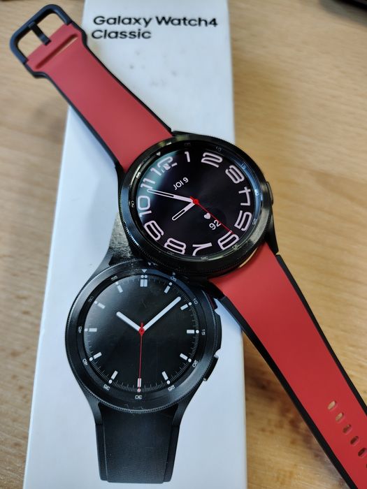 Ceas Samsung Galaxy Watch 4 classic 46 mm și curea Two tone Sport Band M/L