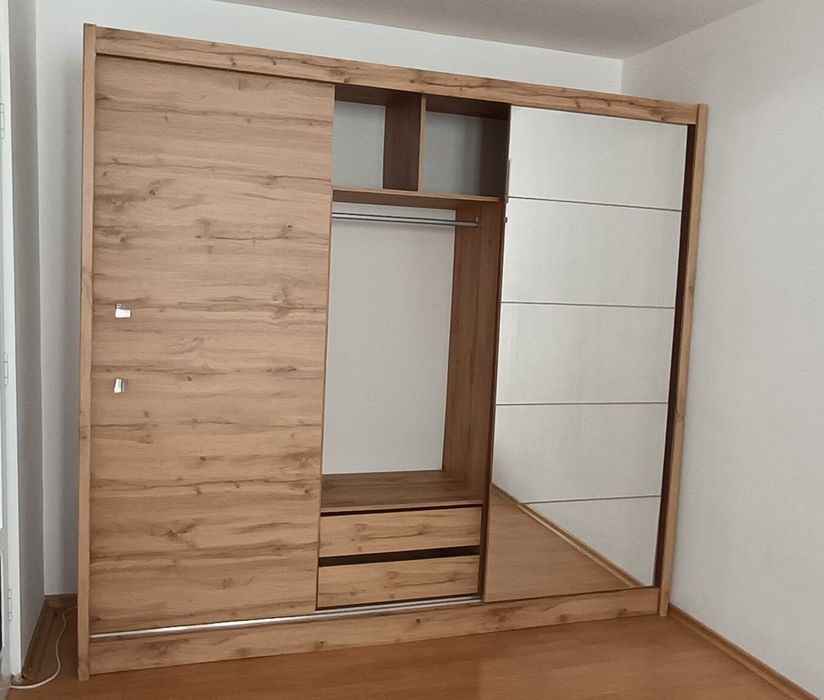 Vânzare urgență dulap