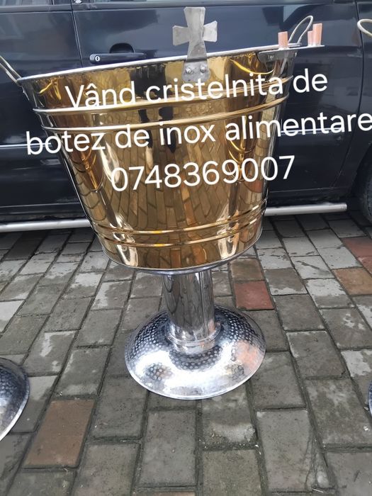 Vând cristelnita de botez