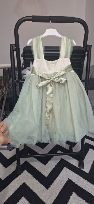 Rochie de ocazie potrivita pentru 6 ani