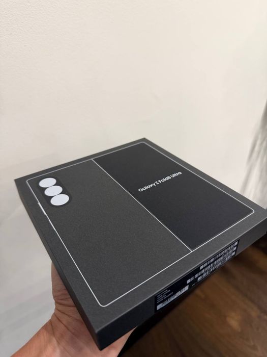 Нов с гаранция ! Samsung Galaxy Z Fold8 Ultra