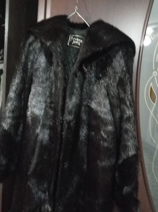 Продам нутривую шубу