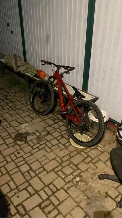 Велик Кастом Дерт.