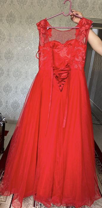 Вечернее, выпускное платье носила 1 раз