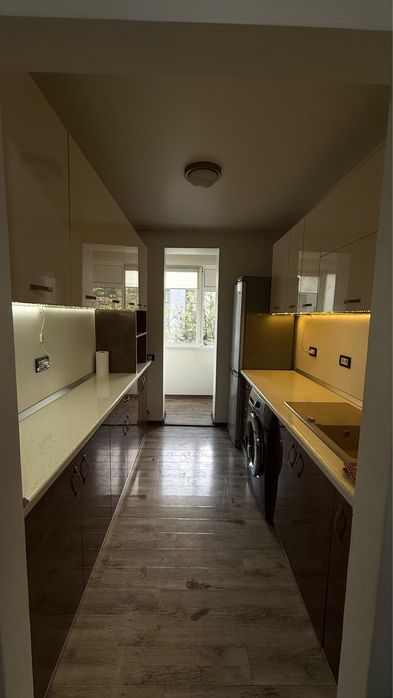 Inchiriez apartament cu 2 camere cu parcare