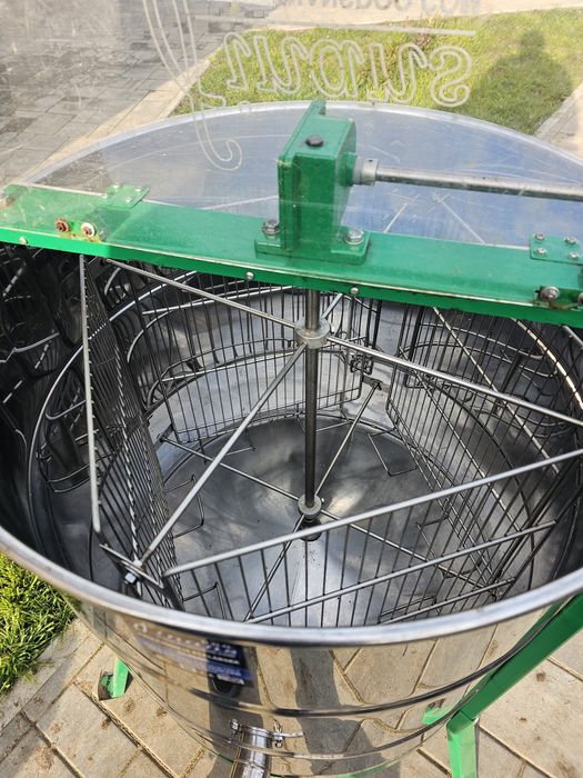 Vând familii de albine