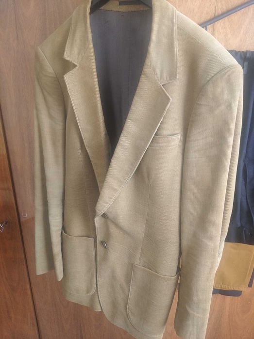 Продавам мъжки костюми