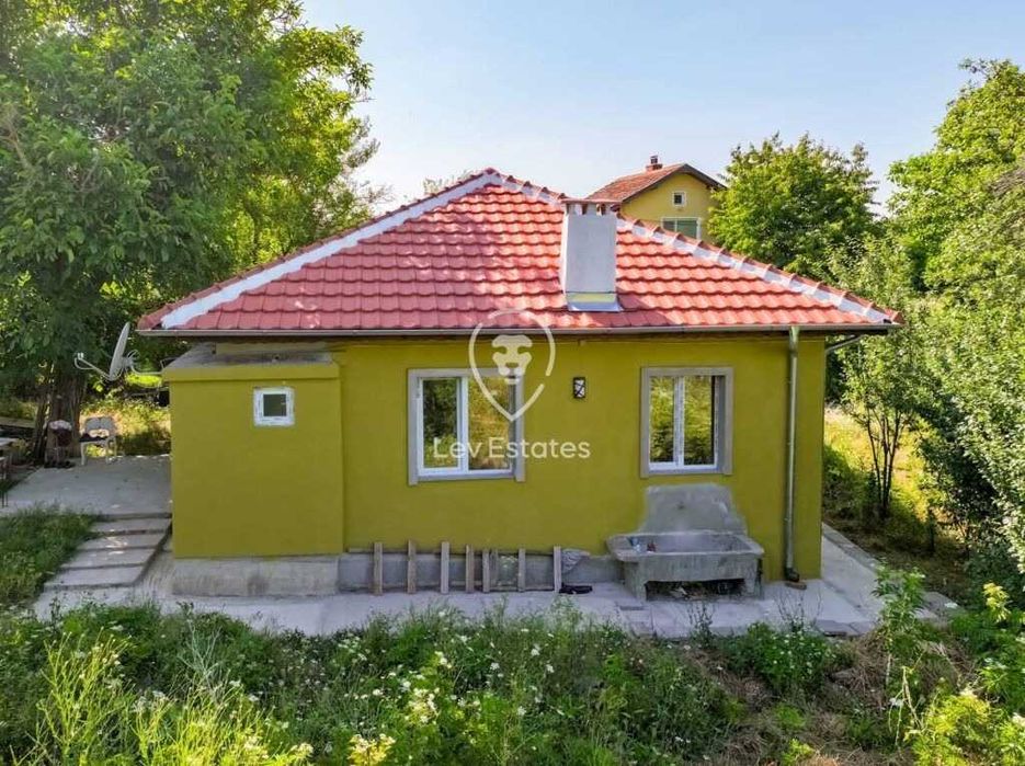 Едноетажна къща след основен ремонт в село Дюлево, област Бургас