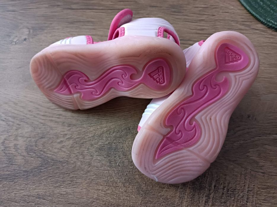 Детски сандали и маратонки Adidas за момиче