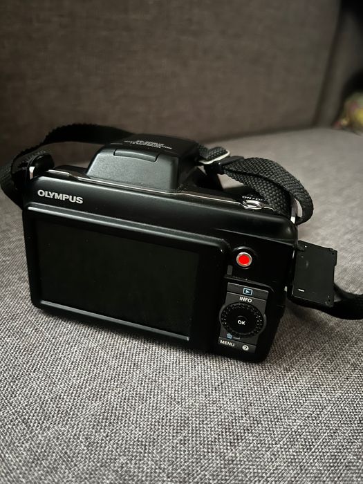 Фотоапарат Olympus SP-800UZ в добро състояние, ЛИПСВА ЗАРЯДНОТО!
