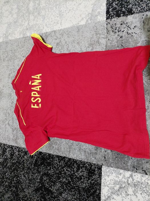 Tricouri de fotbal sau alte sporturi cu țări