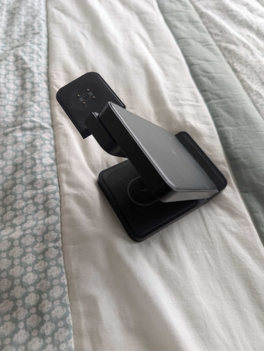 Google Pixel Watch 3 45mm WiFi смарт часовник и стойка за зареждане