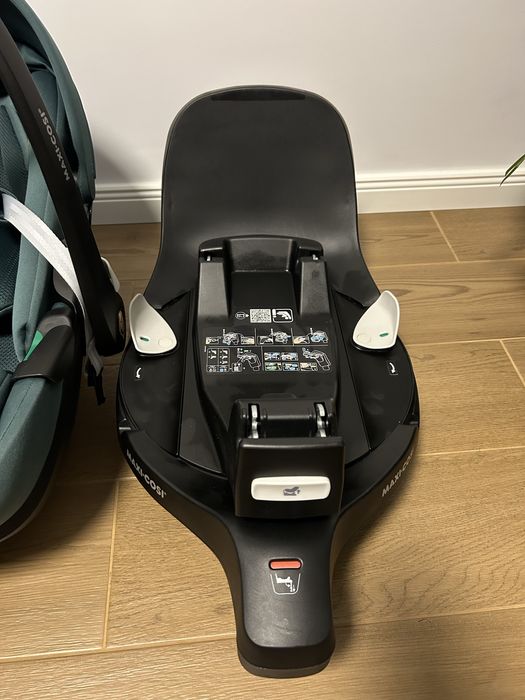 Scoica auto I-SIZE MAXI-COSI Pebble 360 cu baza Familyfix 360 PRO