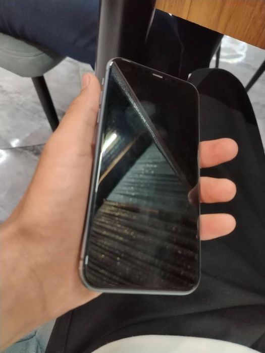 iphone 11.        srocni