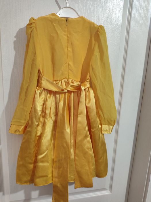 Праздничные платья для девочек.