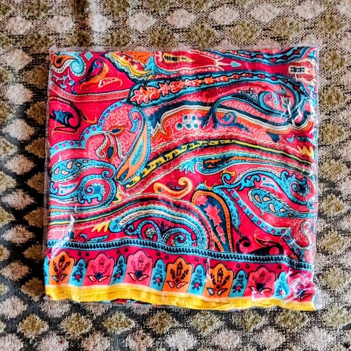 Платки!  Платки.