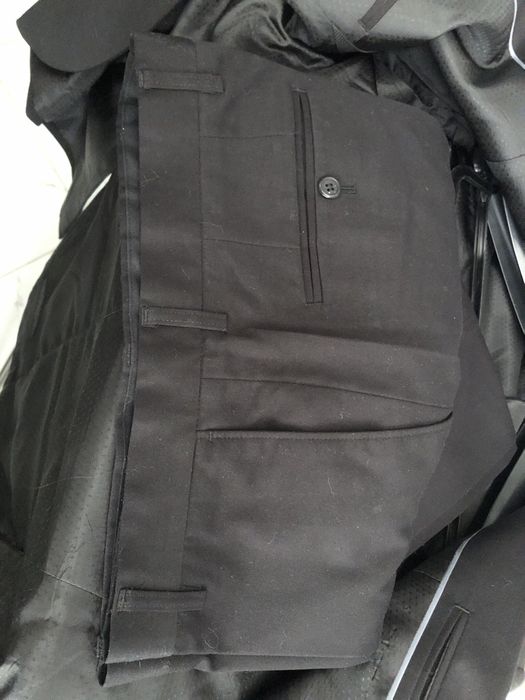 Сотилади эркаклар костюми 52 размер