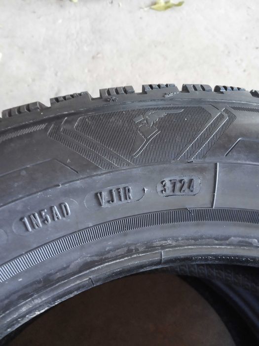 2 Нови зимни гуми 185/65R15 Goodyear UG3 88T DOT3724 made in Germany