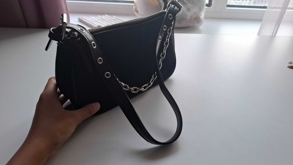 Продам маленькую черную сумку