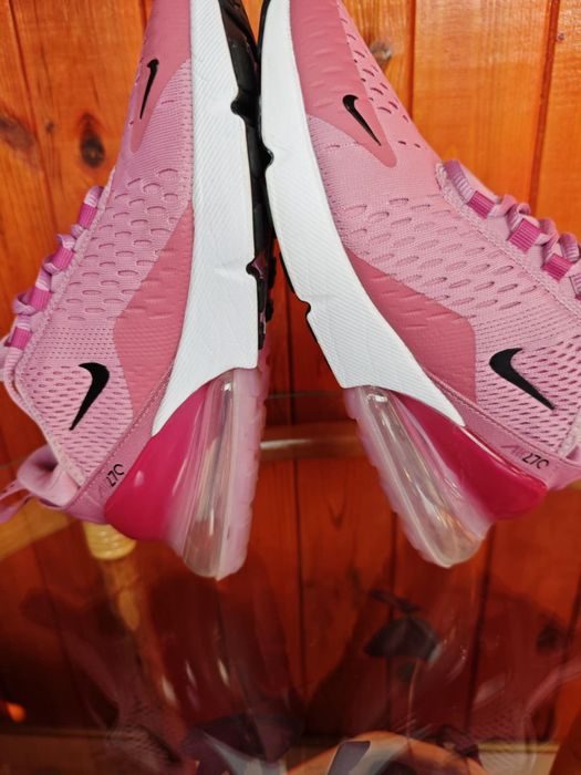 Оригинални маратонки Nike 270