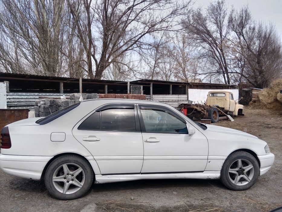 Мерседес c180 w202