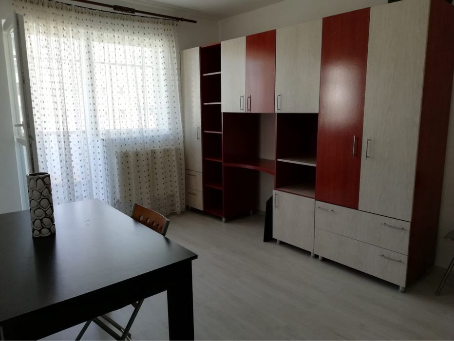 Inchiriez apartament