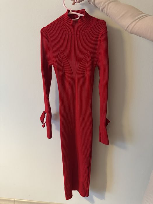 Червена рокля по тялото Guess