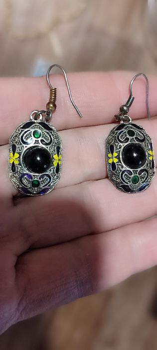 Красивая узорчатая вещь