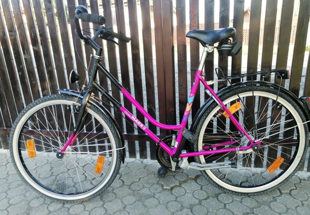Bicicletă                      .