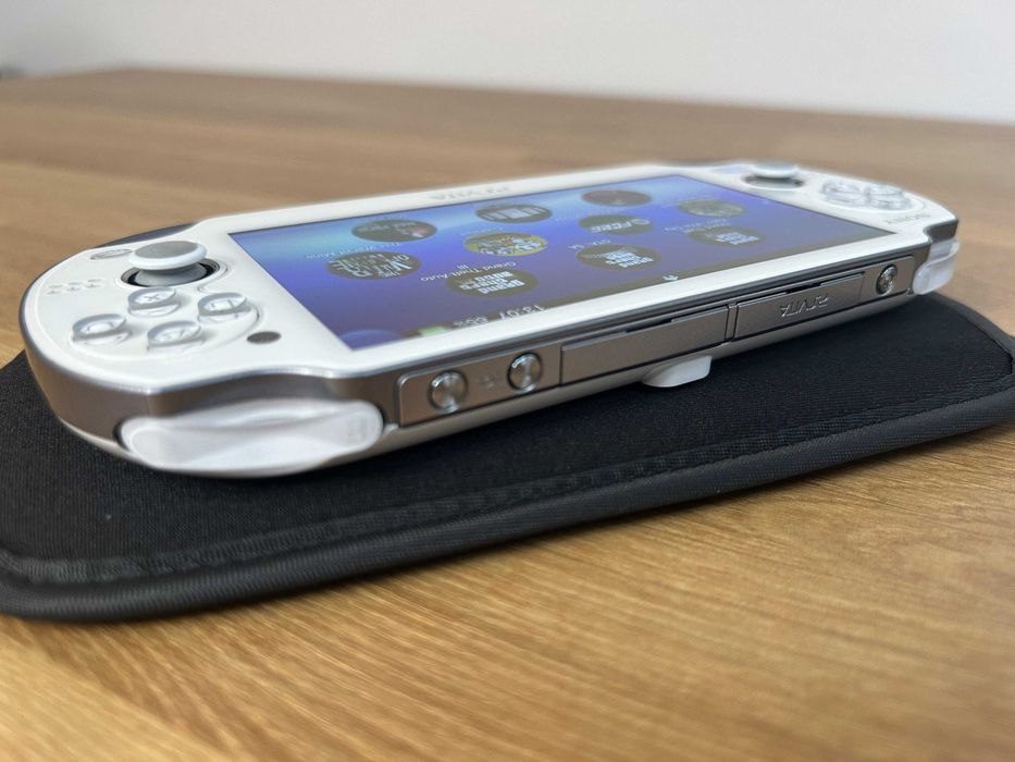 PS Vita OLED Crystal White modată — 128GB, ecran superb | Japonia