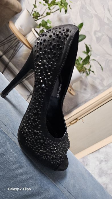 Продам почти новые туфли