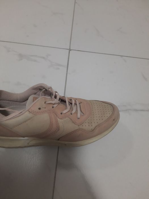 Продам кроссовки