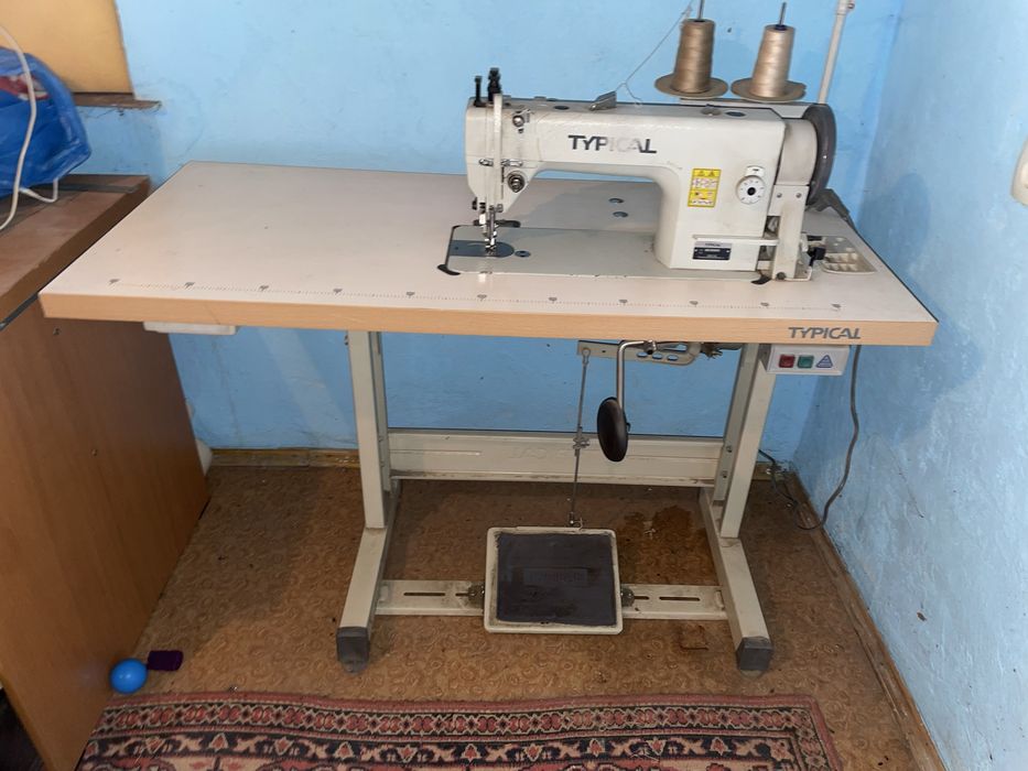 Продам машинку швейную , шагайка .