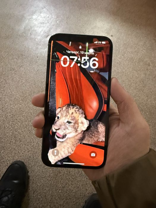 Продам Iphone 13